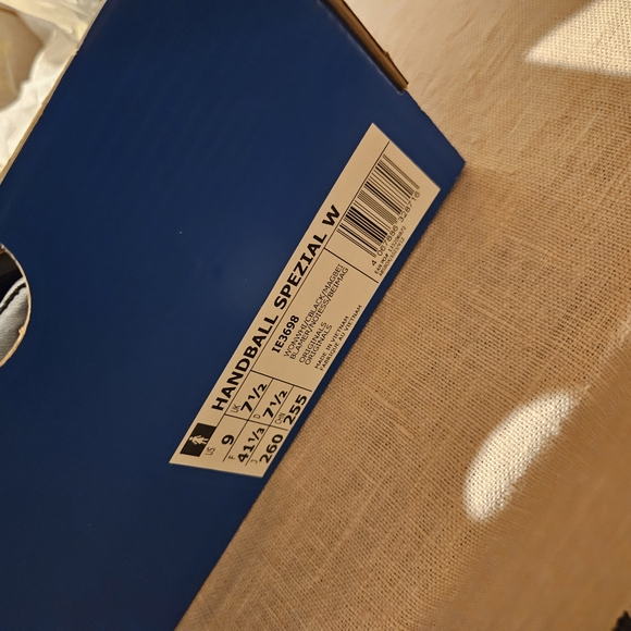 NEW Adidas Spezial Cream and Black Sneakers - Picture 4 of 4